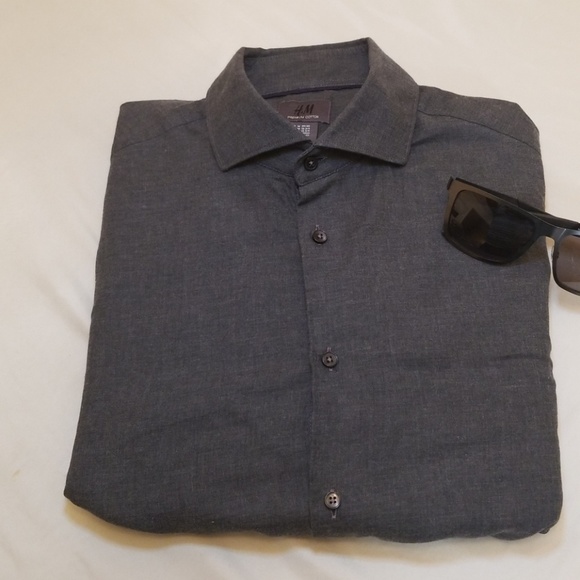 🔥H&M (M) Button Down - Picture 2 of 3